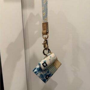 Thread Wallets 3 piece keychain set